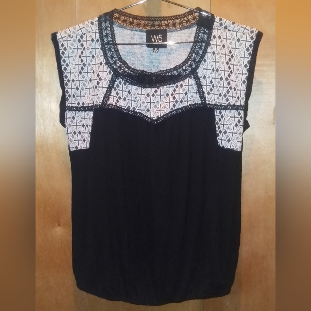 W5 Black and White Sleeveless Blouse W/Gold Details, Size Small, NWOT